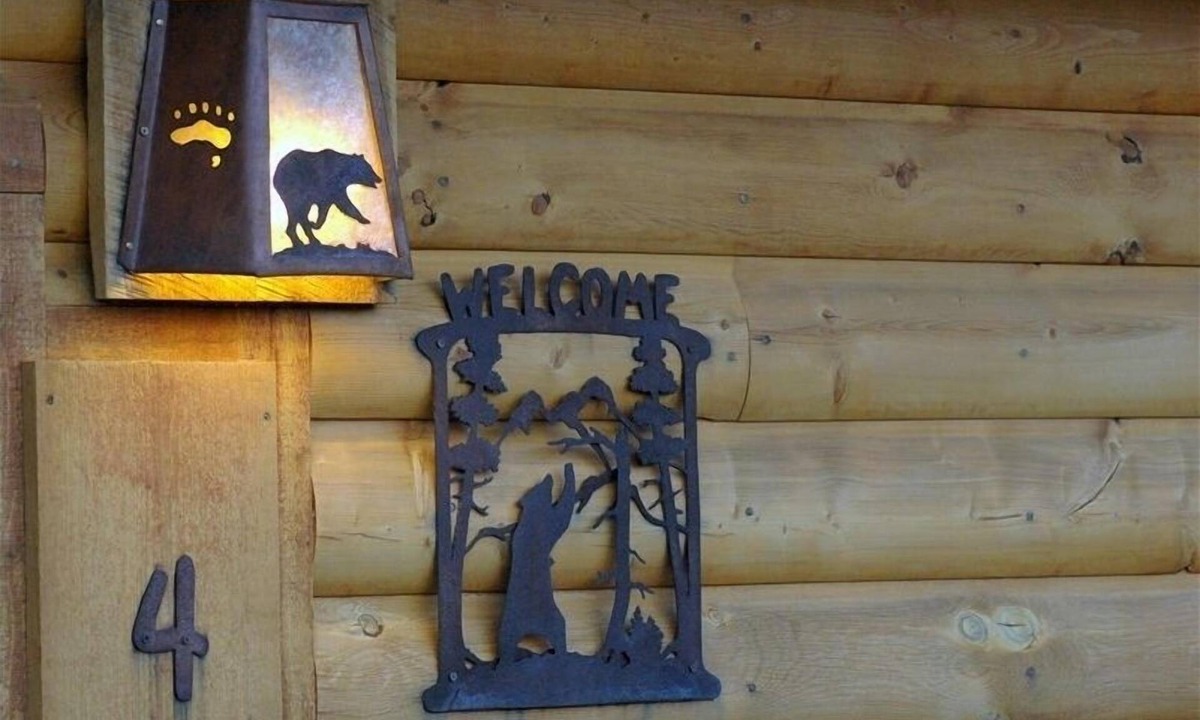Gardiner Cabin | “Family cabin, near Yellowstone with views of the Yellowstone river"