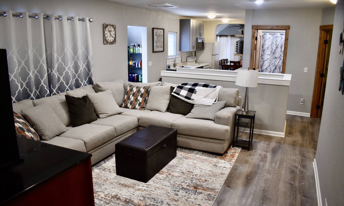 Kellogg House | Family-Friendly 3BR Home near River & Bike Path! Close to downtown.
