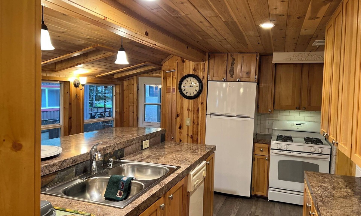 Nordman Cabin | Family Friendly Cabin Just Steps Away From Priest Lake