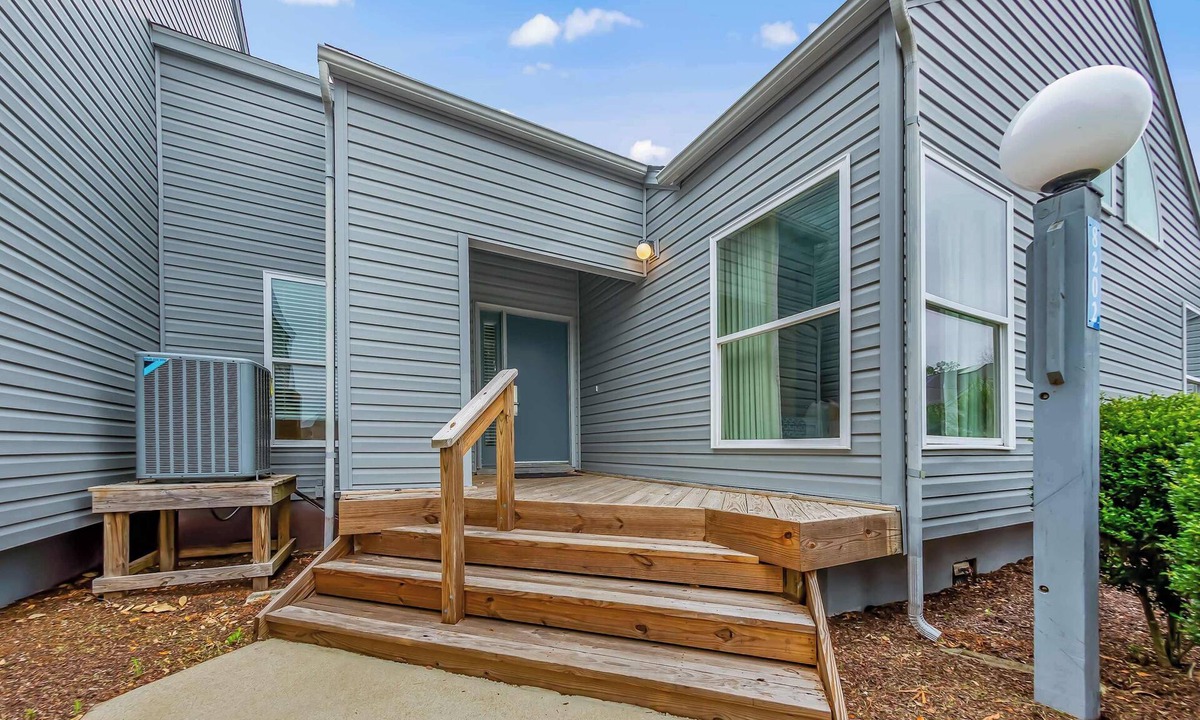 Fairfield Harbour Condo | Family-Friendly Lake Condo with Jacuzzi & Resort Fun