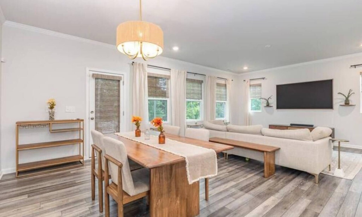 Garner House | Family Friendly with Sunroom & Game Room