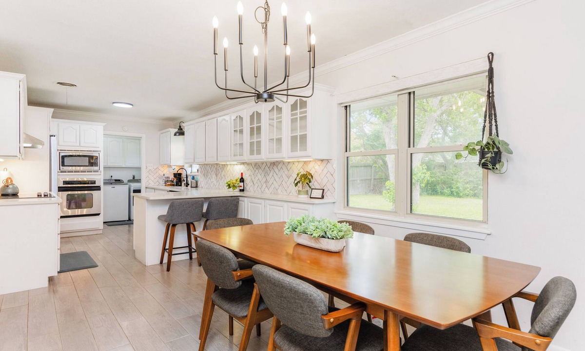 Bay Area House | Family Getaway 4BD Home Bring your Friends & Pets TOO! Close Beaches & Dining!