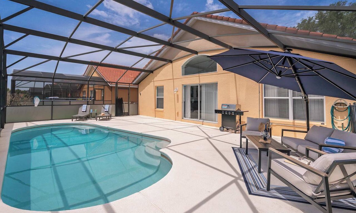Solana House | Family Getaway with Pool and Game Room