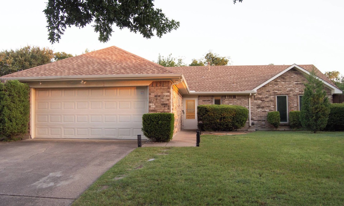 Frisco House | Family Haven Near Park: Clean, Central & Spacious