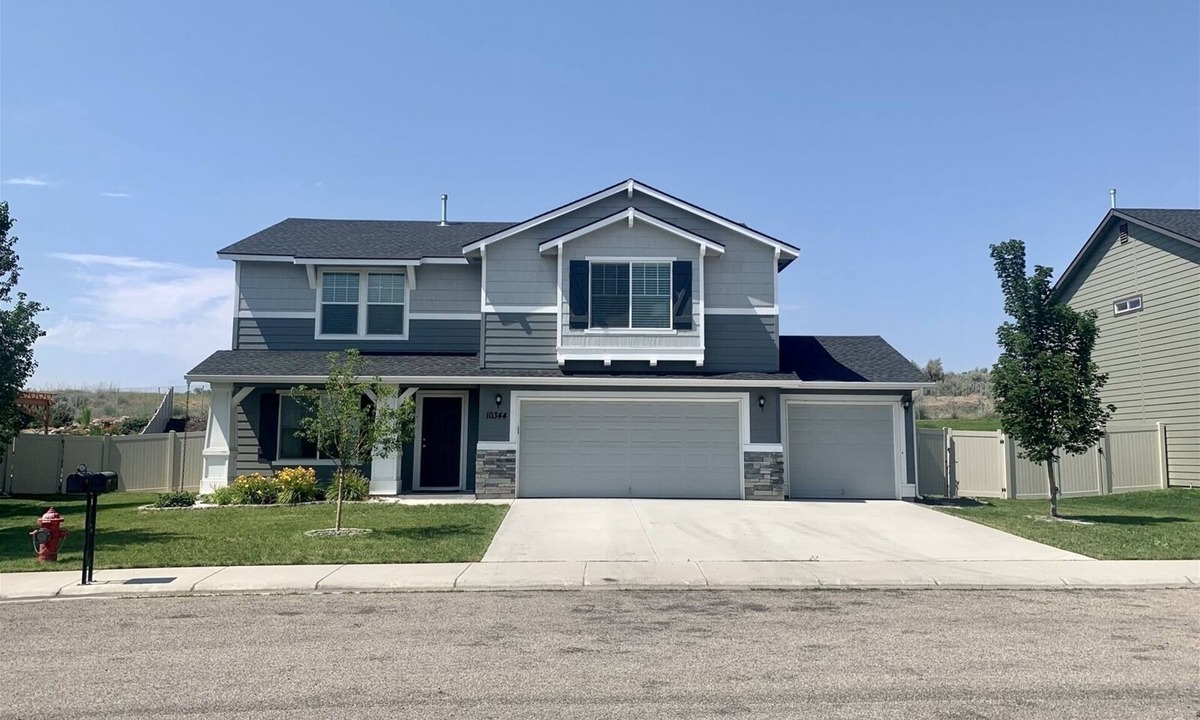 Star House | Family Home Great For Gatherings + Office