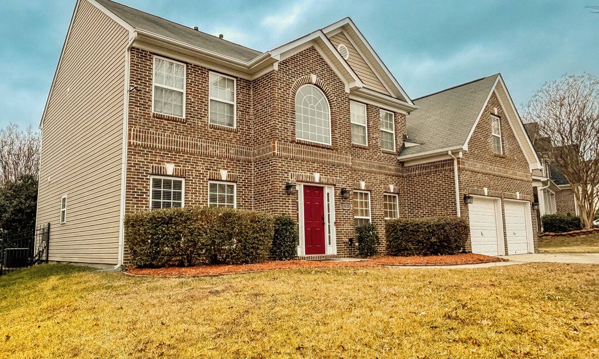 Charlotte House | Family & Racing Excitement Await