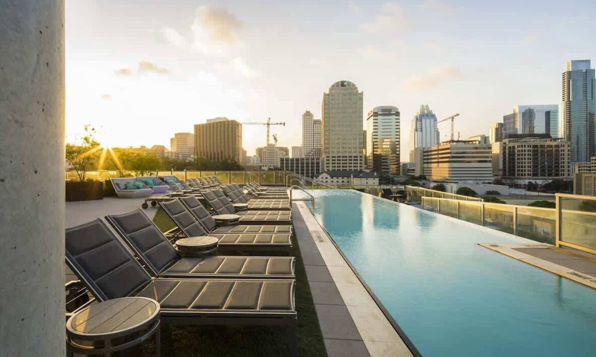 West End Apartment | Fantastic 2-bedroom Austin Downtown. W/Pool