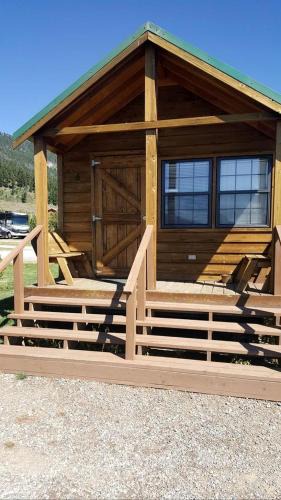 West Yellowstone House | Fantastic Cabin with Fire Pit Close to West Yellowstone, Montana