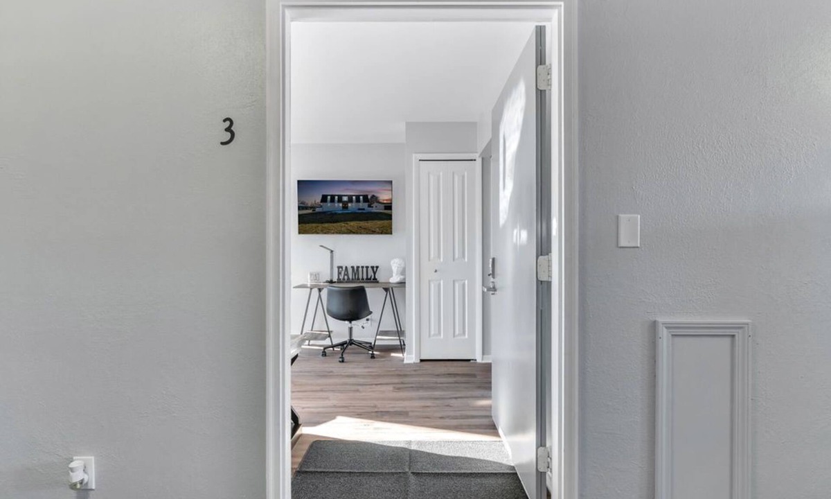 Lake Fenton Apartment | Fenton Flats- Italian Villa With On Site Hot Tub