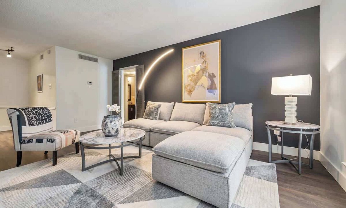 Uptown Apartment | FIFA Luxe | Walk to Galleria | Holiday-Ready