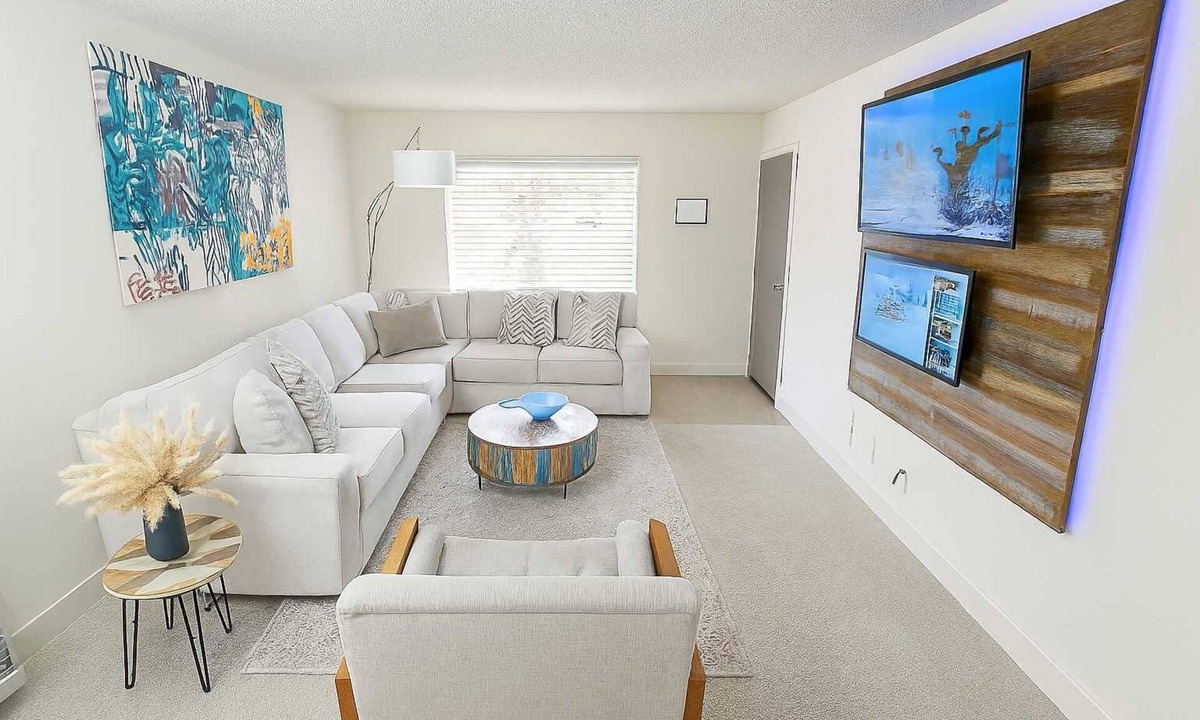 Uptown Condo | MAJOR INTERNATIONAL SPORTING EVENT Royal Retreat | 2BR 5 Min Walk to Galleria