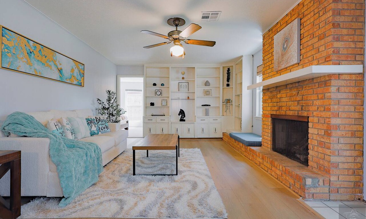 Spring Branch West House | MAJOR INTERNATIONAL SPORTING EVENT stay - 5BR Home - Hi Speed WiFi - King suit - Fire pit - Pet Friendly