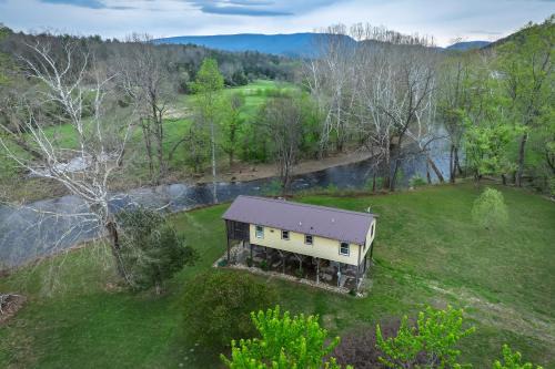 Eagle Rock House | Fire Pit + Patio: Creekside Cabin in Eagle Rock!