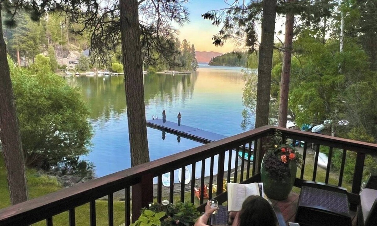 Lakeside House | Flathead Lake Retreat ~ Wrap Yourself in Nature with All the Comforts of Home
