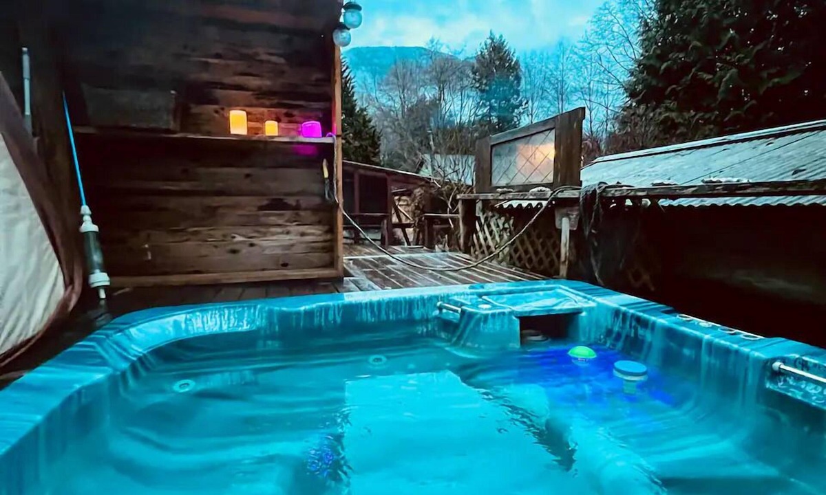 Squamish Bed & Breakfast | Forest Cabin