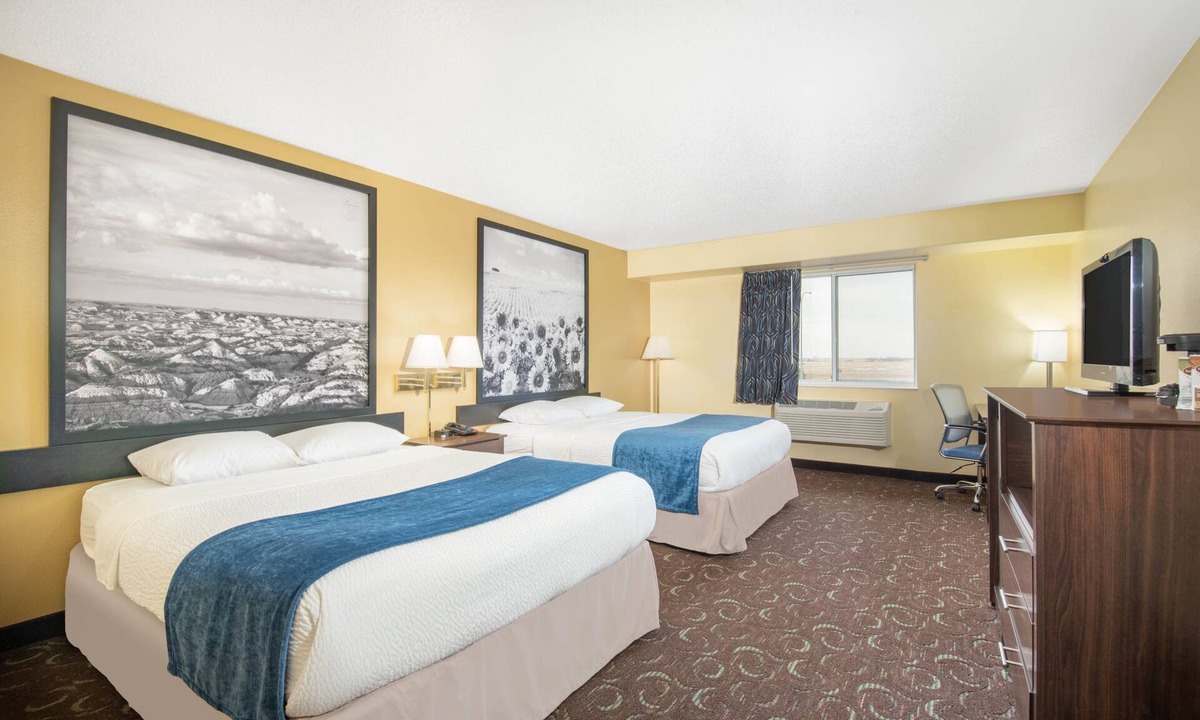 Bottineau Hotel | Four Seasons Inn