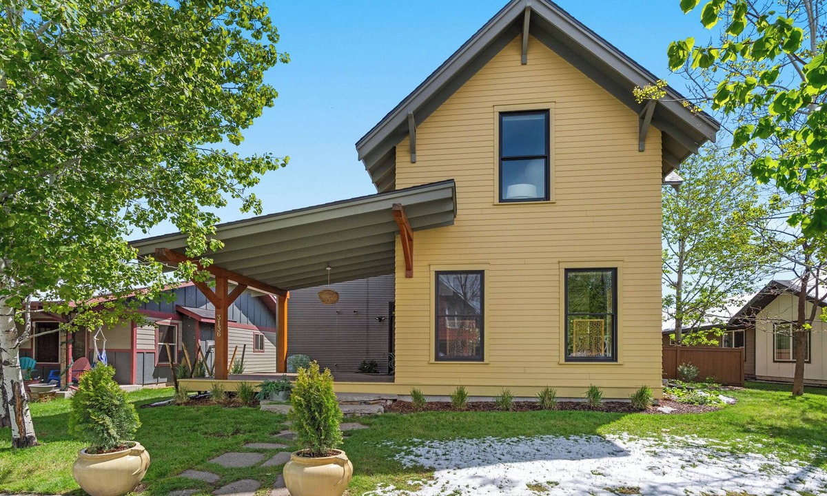 Bozeman House | Foxtail Haven - Spacious 3 bedroom, light filled 30+ day rental in Bozeman!