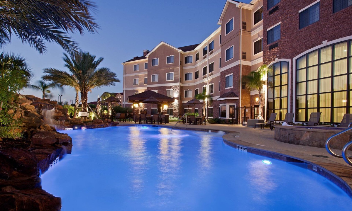 Webster Hotel | Free Breakfast + Outdoor Pool + 24 Hour Business Center | Close to NASA
