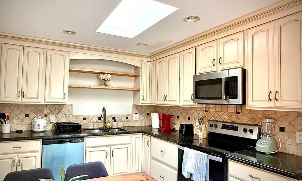 Fremont House | Fremont - 6 bedroom 3 bath