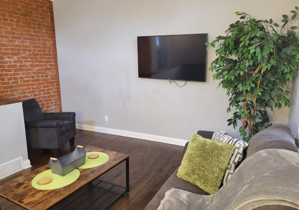 Corryville Apartment | Fresh Modern Industrial split level
