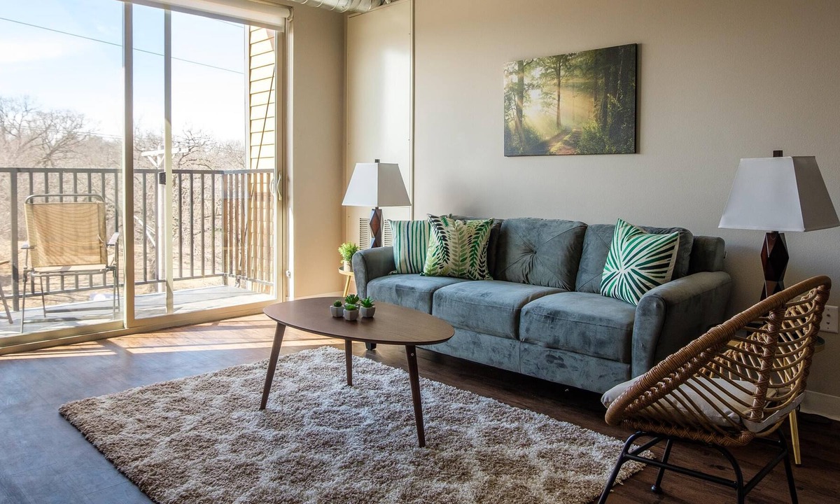 Ames Apartment | Frontdesk | Bright and Airy 2BR Suite