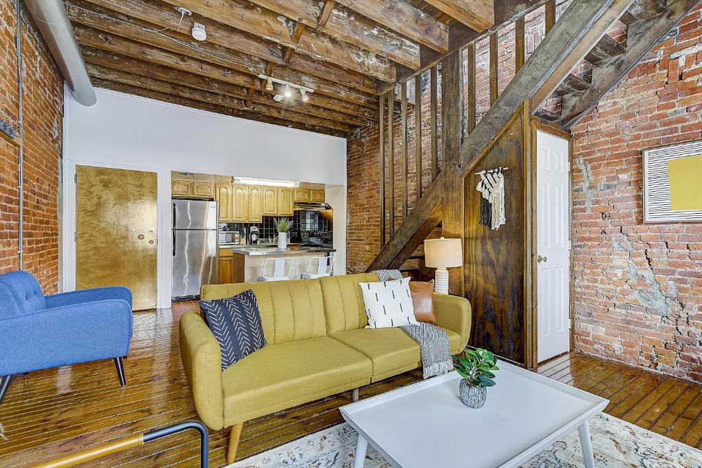 Old City Apartment | Frontdesk I Mariner's Court Apts Northern Liberties Philadelphia