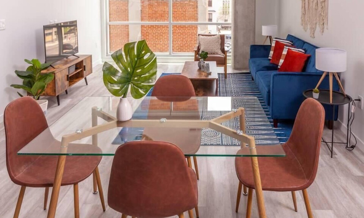 Central Business District Apartment | Frontdesk | Trendy and Bright 1 BR Apt