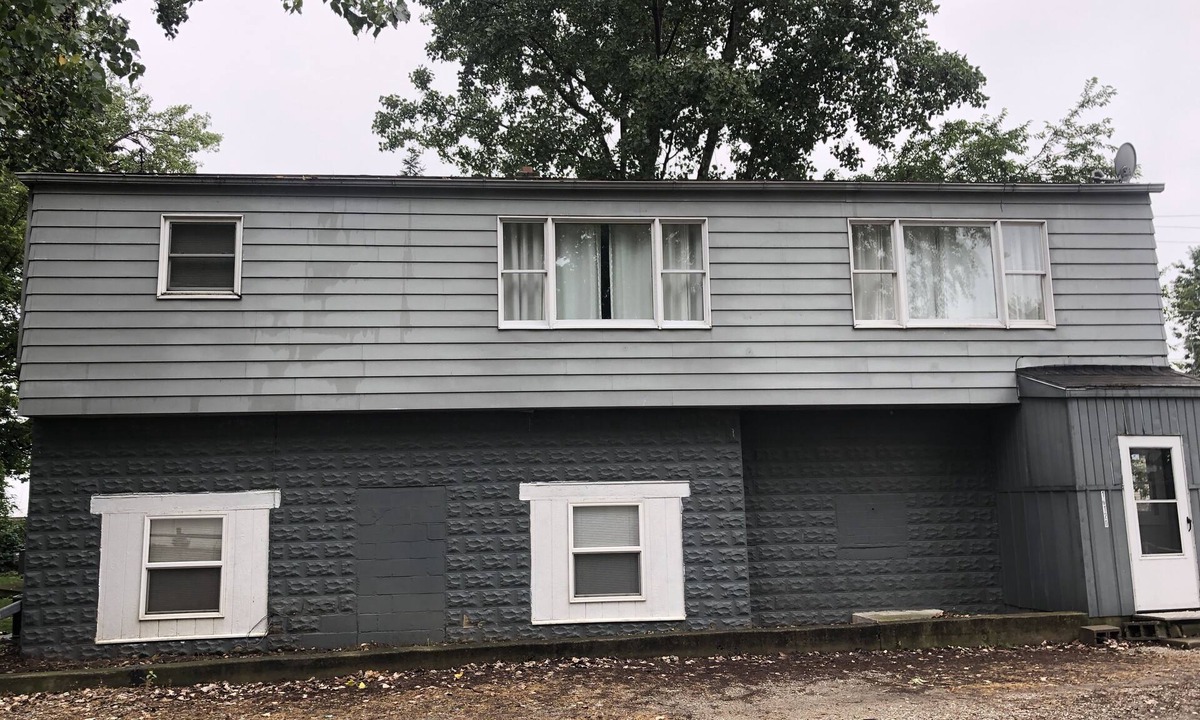 Oak Harbor House | Full Duplex upstairs and downstairs near the shores of Lake Erie