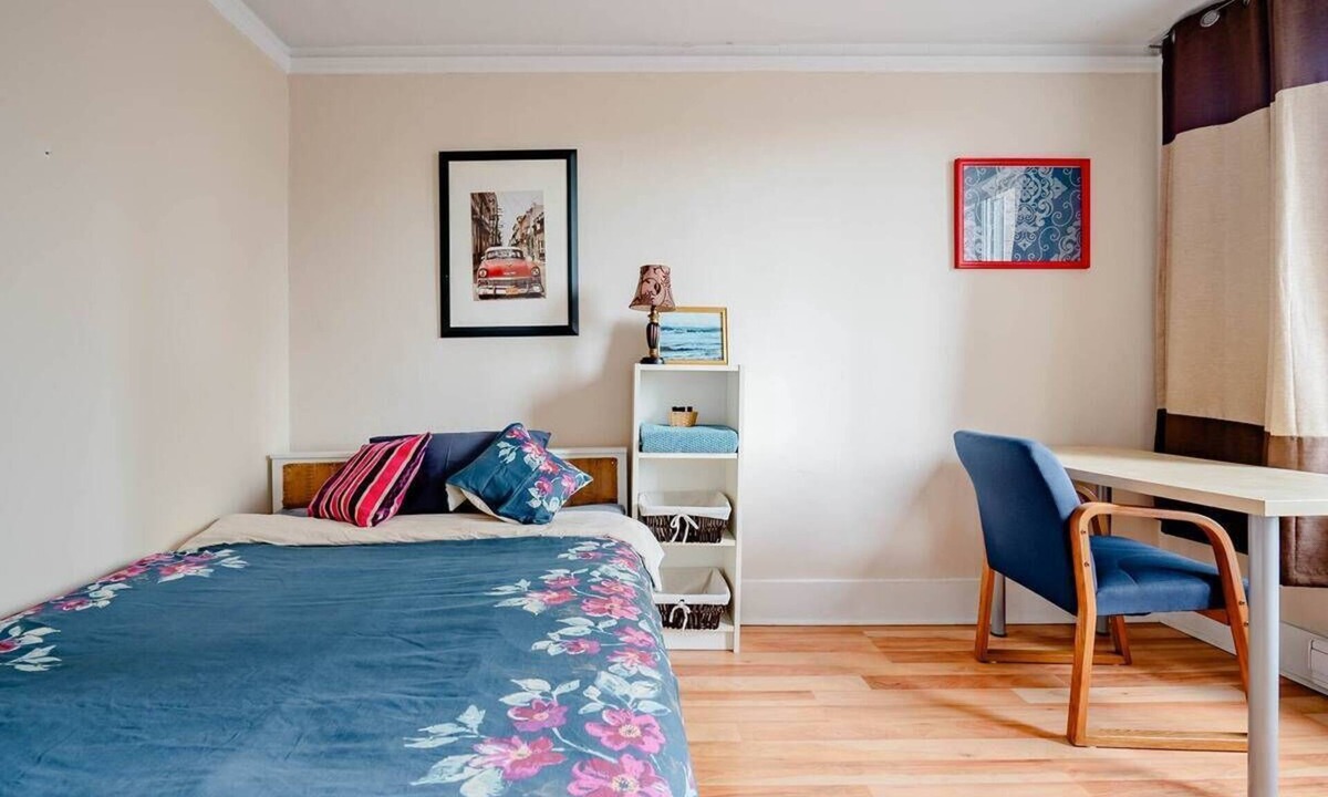 Downtown New Westminster Apartment | Fully equipped Loft style apartment Historic New Westminster
