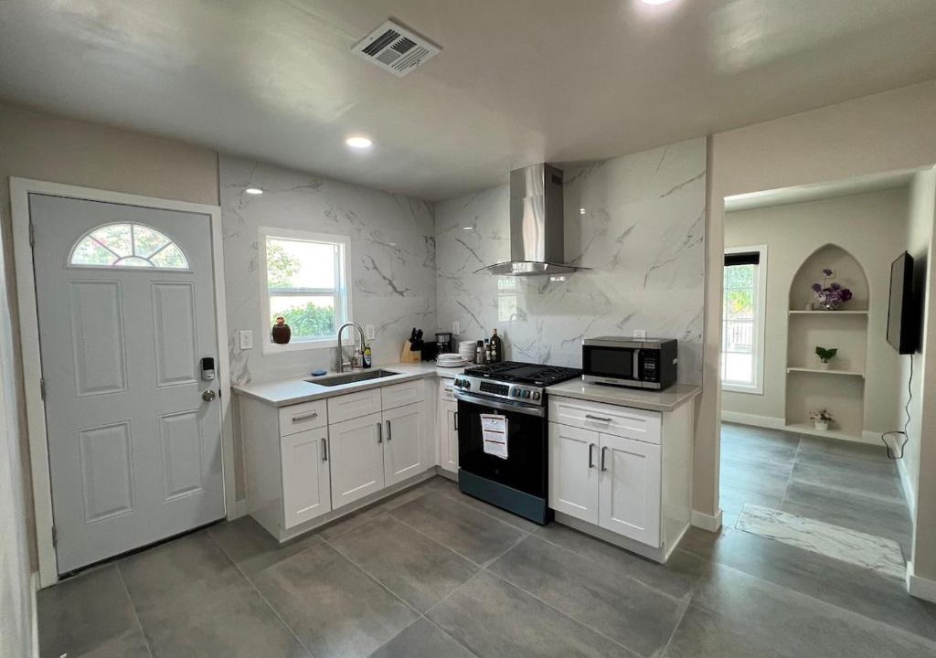 Baldwin Park Apartment | Fully remoded 1B1B Home in baldwin Park3369A