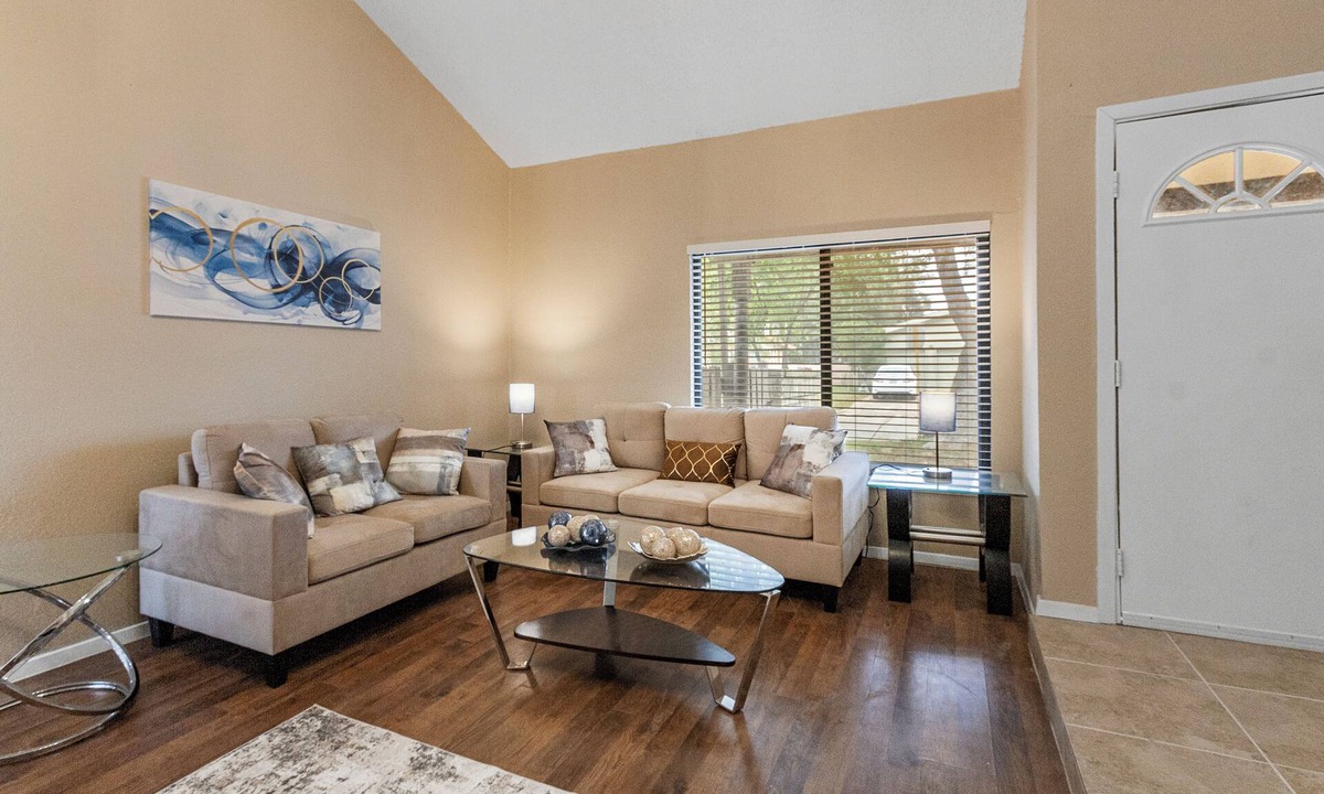 George Bush Park/Eldridge House | Fully renovated 4 bed house 1.5 mile to vibrant Westheimer with new appliances
