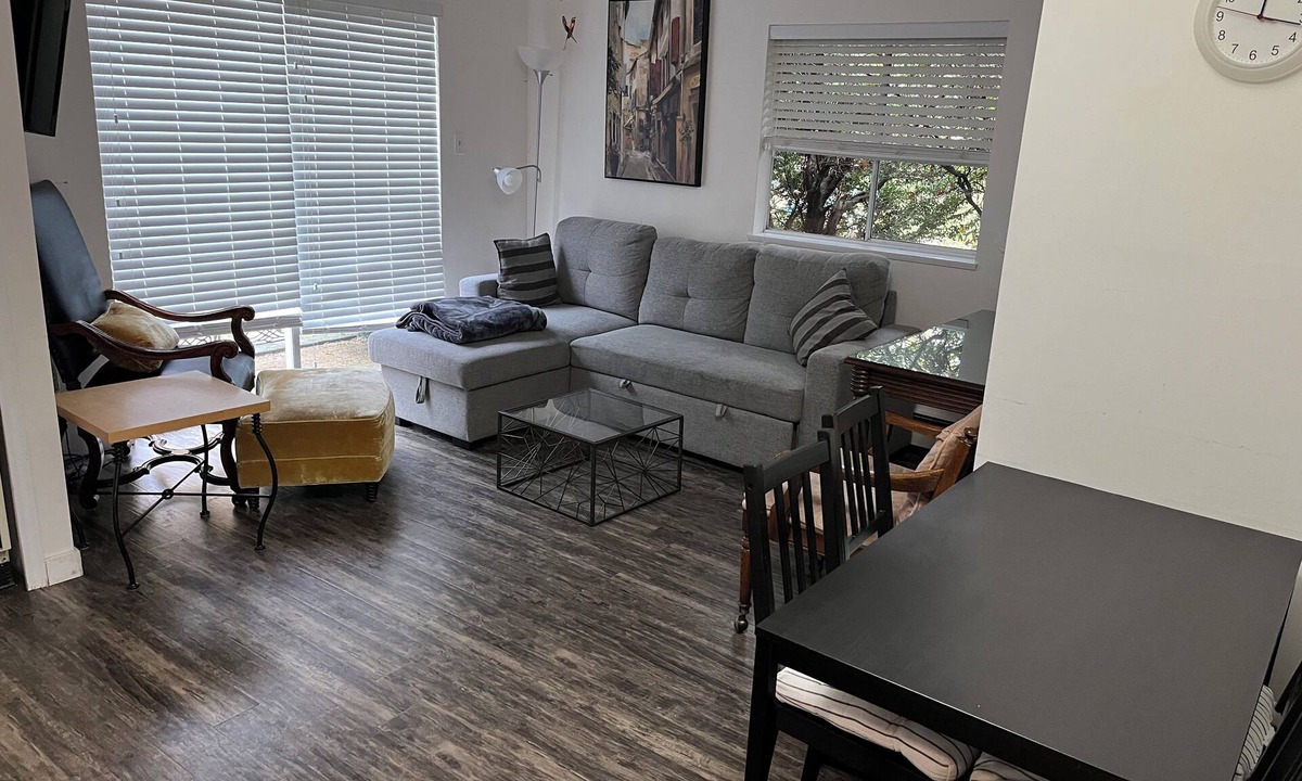Oakridge Cottage | Fully, self contained unit, private entrance, all amenities, full kitchen,
