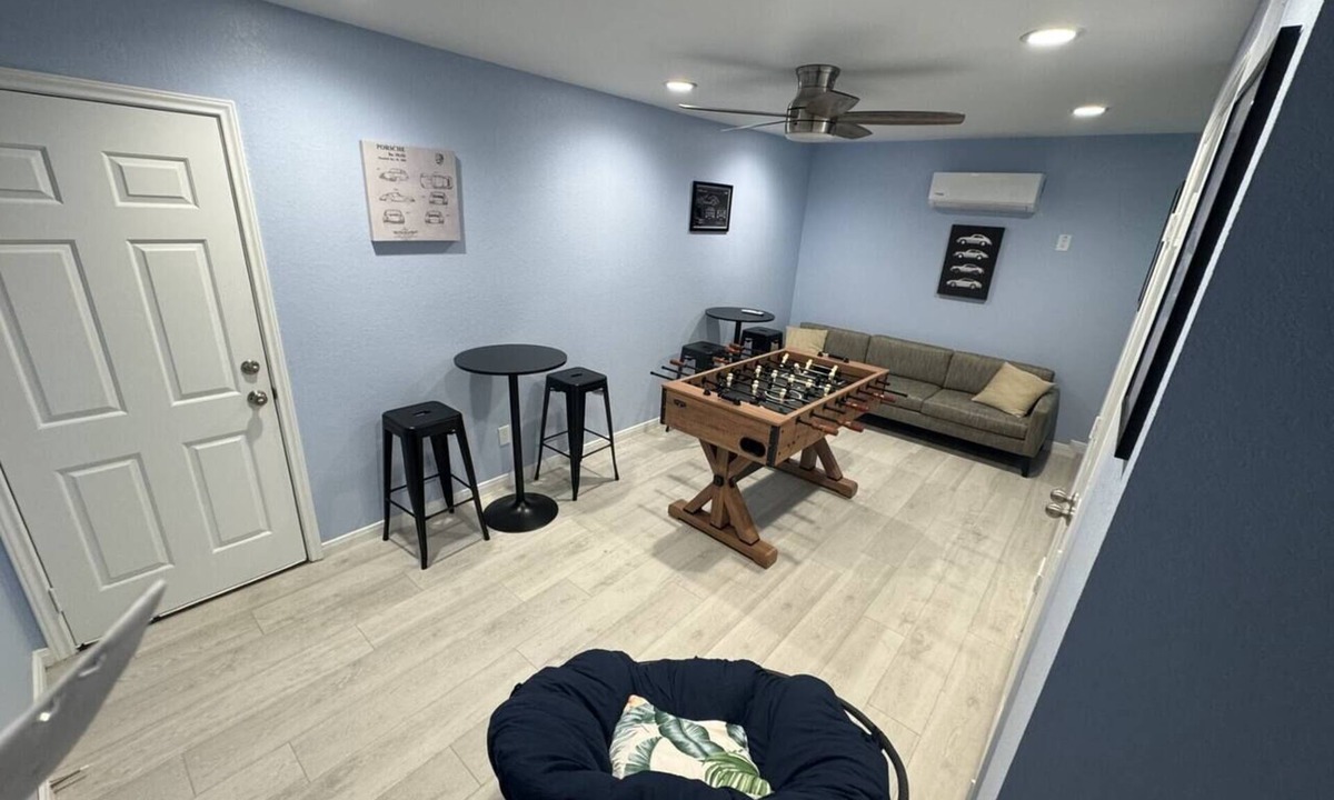 Clear Lake Shores House | Fun Family Getaway Near Kemah Boardwalk, Game Room, BBQ Grill & Coastal Vibes