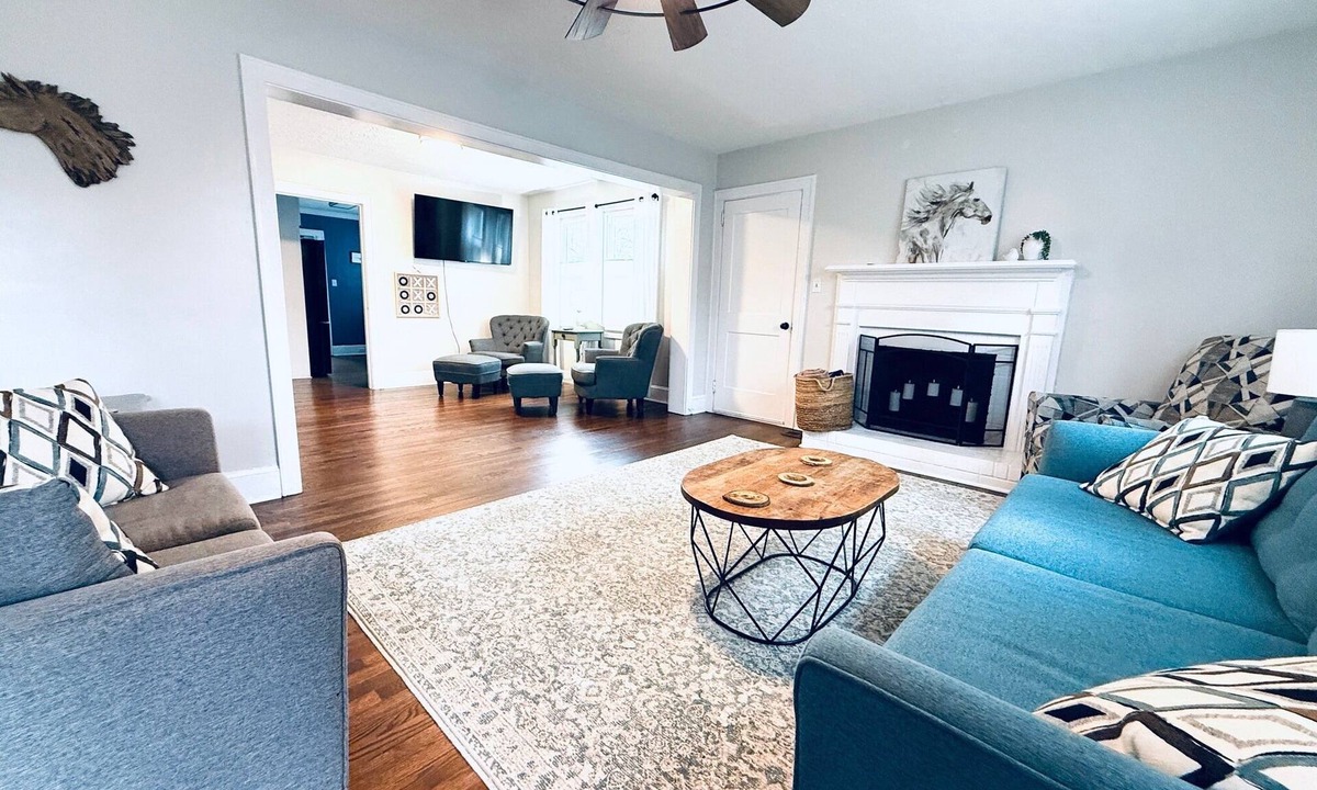 Aiken House | Fun House/King Bed - Close to Town/Full of Entertainment!