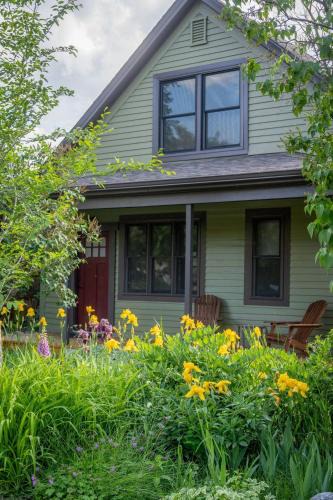Livingston House | Garden House