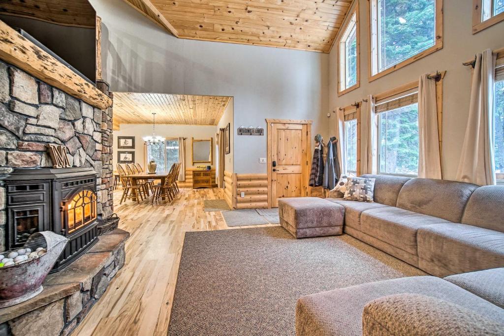 Garden Valley House | Garden Valley Cabin with Loft and Large Deck!