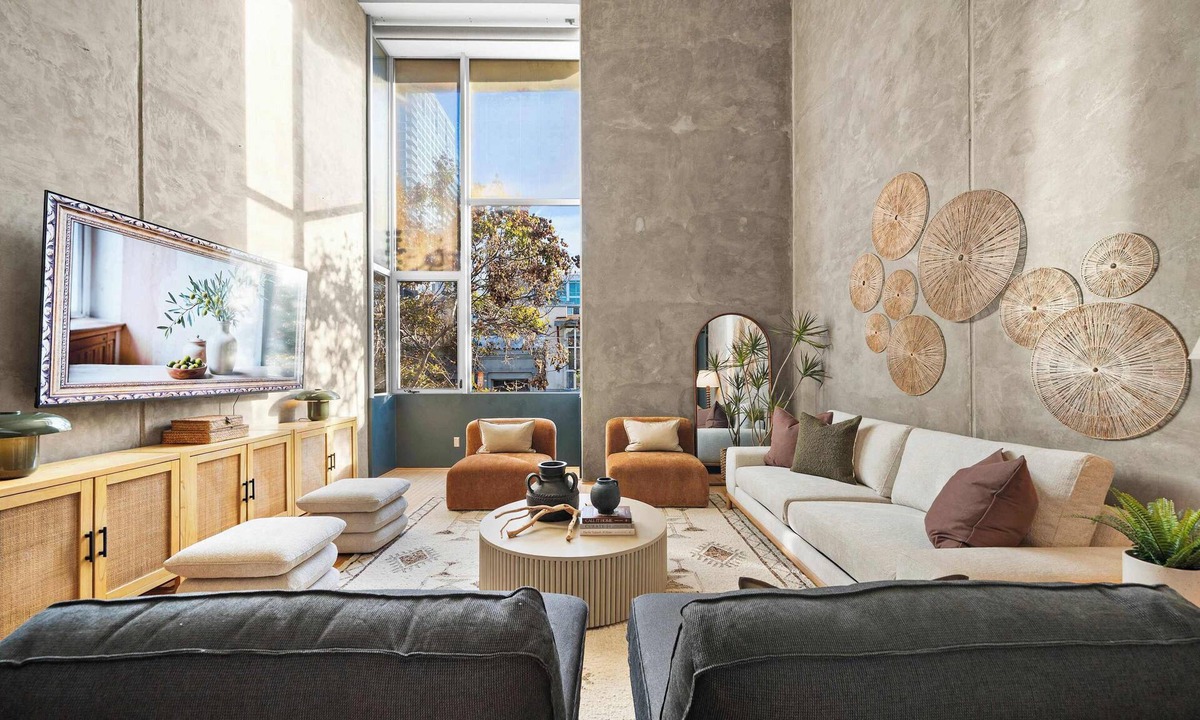 East Village House | Gaslamp Row House - Sleeps 8, Private Garage, AC