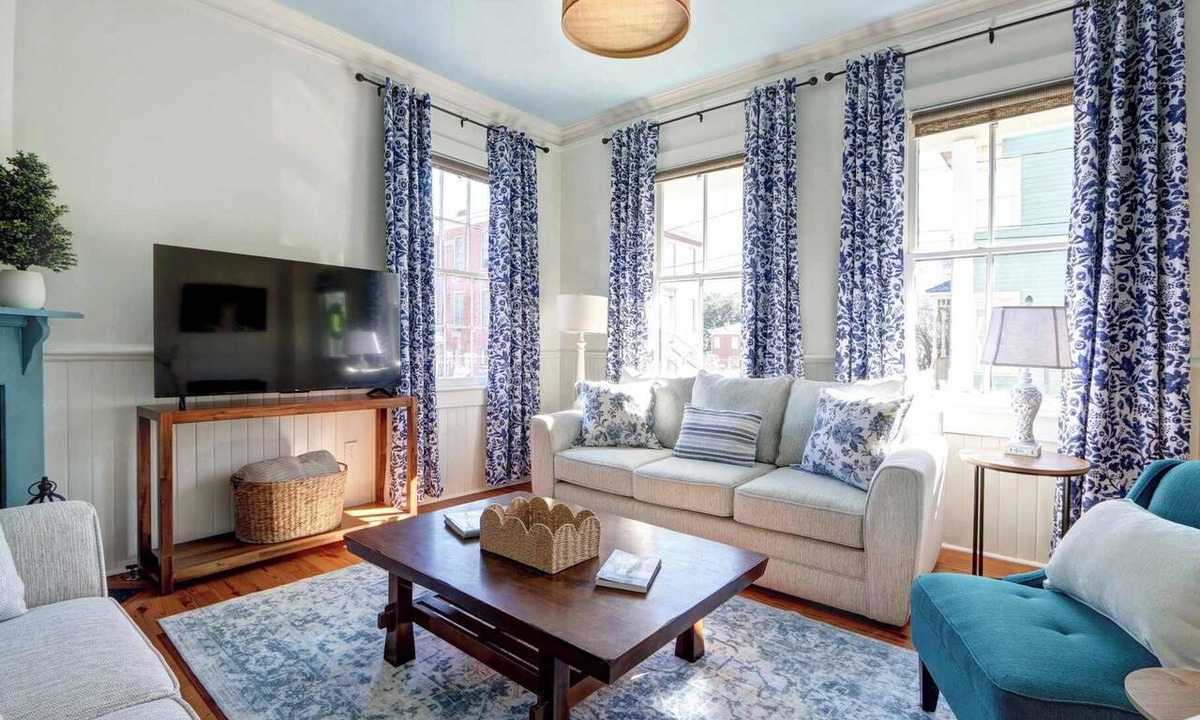 Beach Institute Apartment | Gaston Street Grace | 4BR Near Forsyth Park