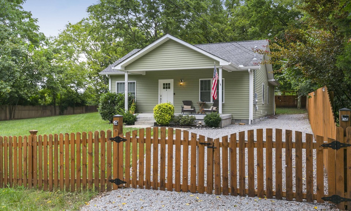 Woodbine House | Gated home in the city with total privacy and seclusion!