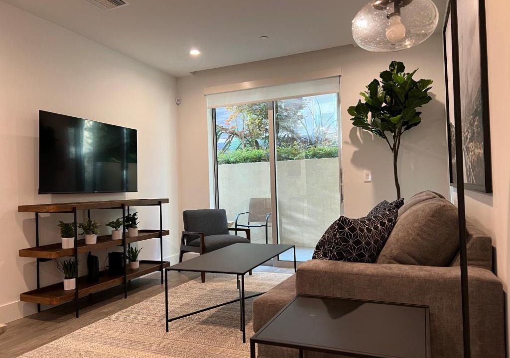 Beverly Grove Apartment | Gated Luxury West Hollywood Condo, King Bed, Garage Parking, Gym