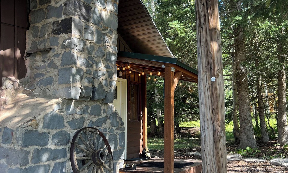 Island Park Cabin | Gateway at the Crossroads! Yellowstone, Henry's Lake & Island Park-sleeps 9