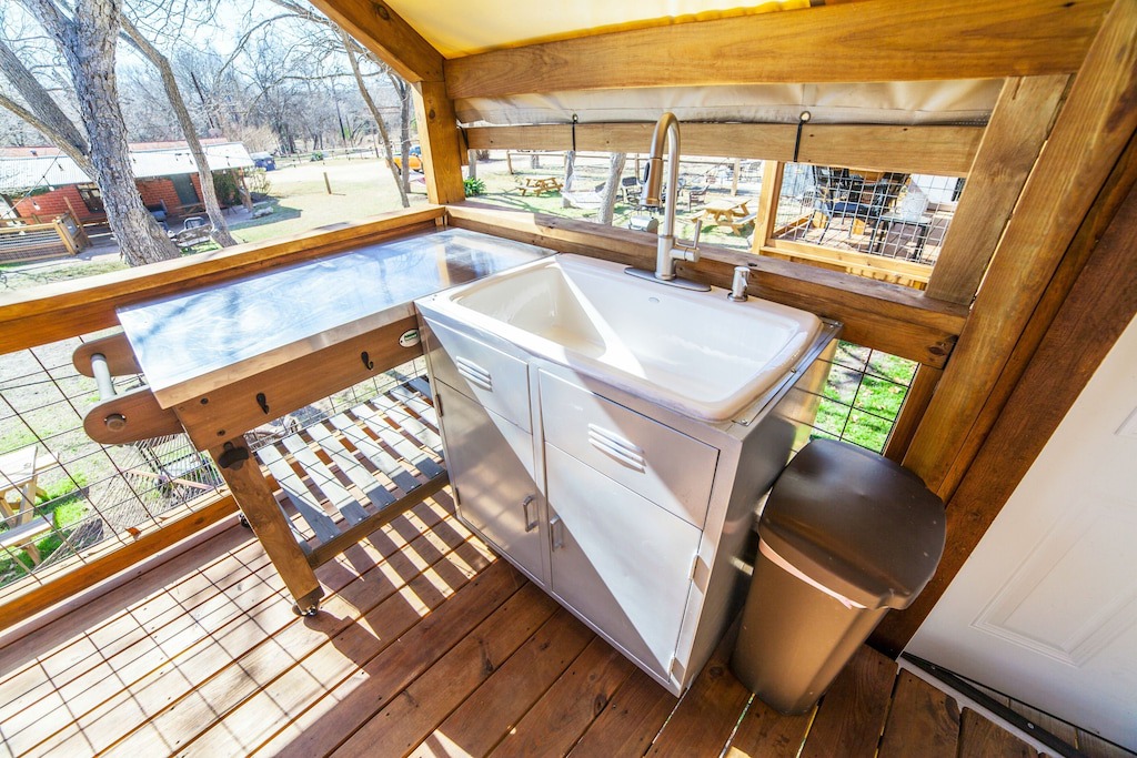 Seguin Cabin | Geronimo Creek Retreat Getaway Cabin #4 in Seguin