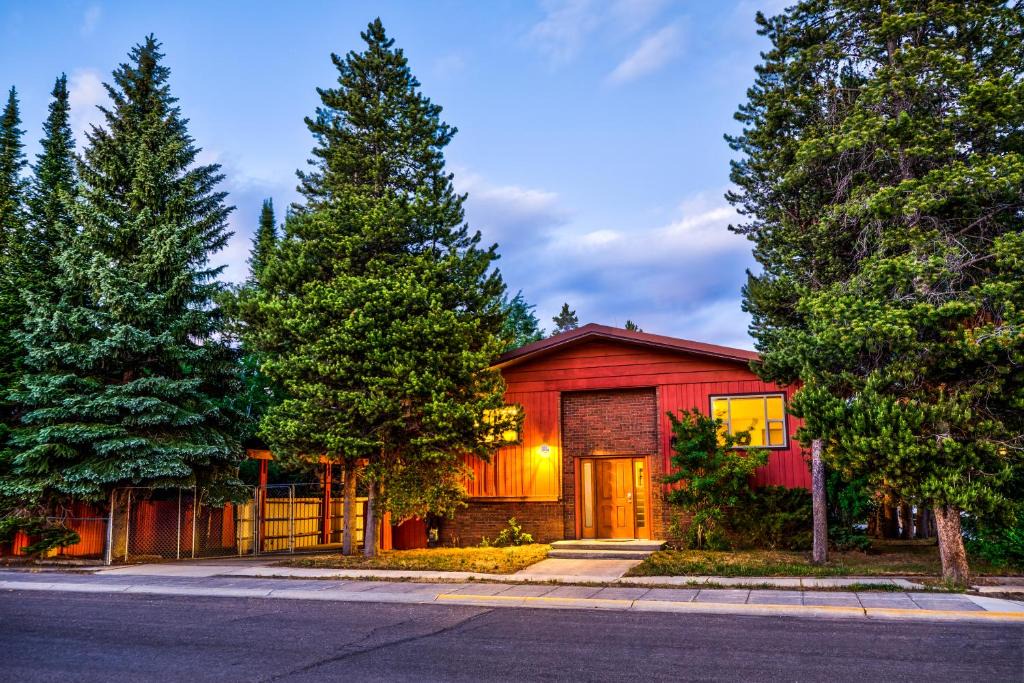 West Yellowstone House | Geyser Getaway