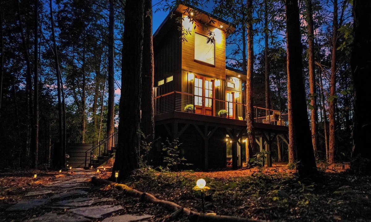 Huntersville Cabin | Gigi's Treehouse-Hot Tub/Firepit/Huntersville