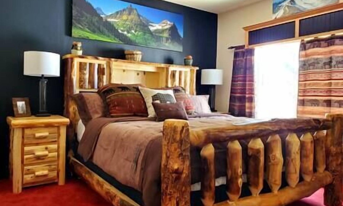 East Glacier Park Village House | Glacier Corner: Enhance Your Adventure