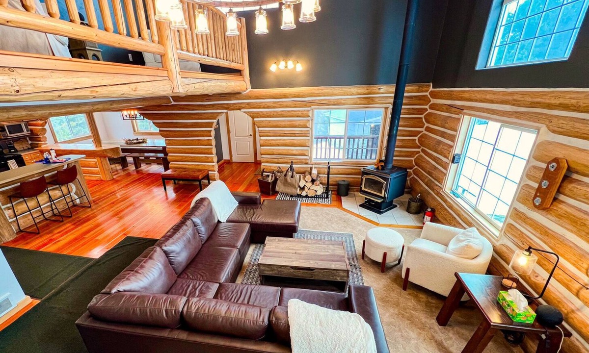 Coram House | Glacier Dream Escape! Pet Friendly, 6 Bed/4.5 Bath, Sleeps 12, Private Acreage, Trees Galore!