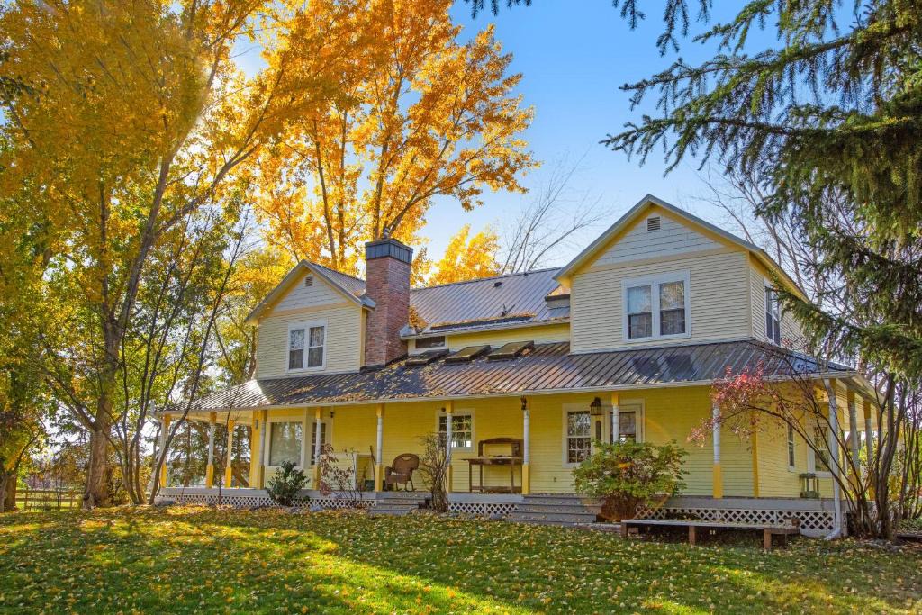 Kalispell House | Glacier-on-Ice