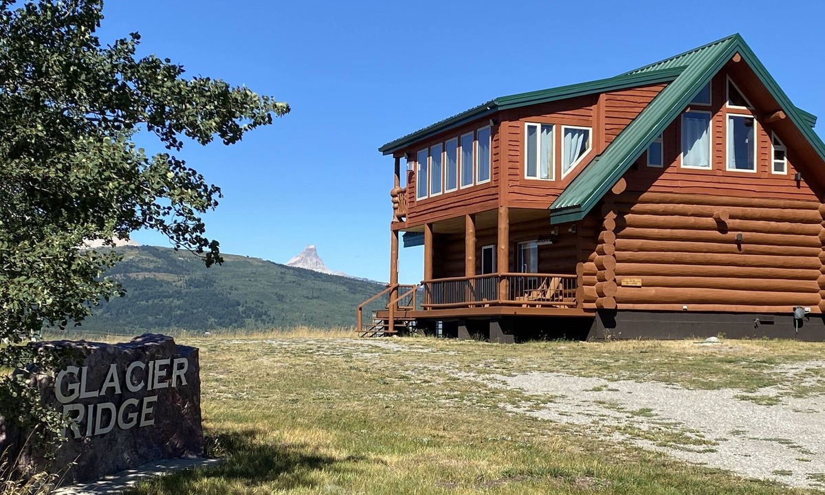 Babb Ski Chalet | Glacier Ridge - Chalet on Divide Ridge overlooking Glacier Park and St Mary Lake