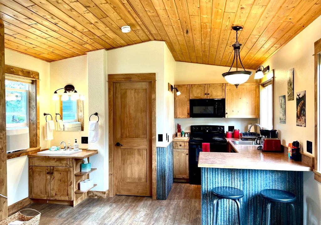 Columbia Falls House | Glacier's Edge Cabins