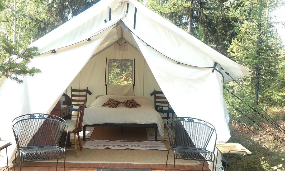 Polebridge Cabin | Glamping tent 1, remote with Glacier Park Mountain views. 5mins from Polebridge
